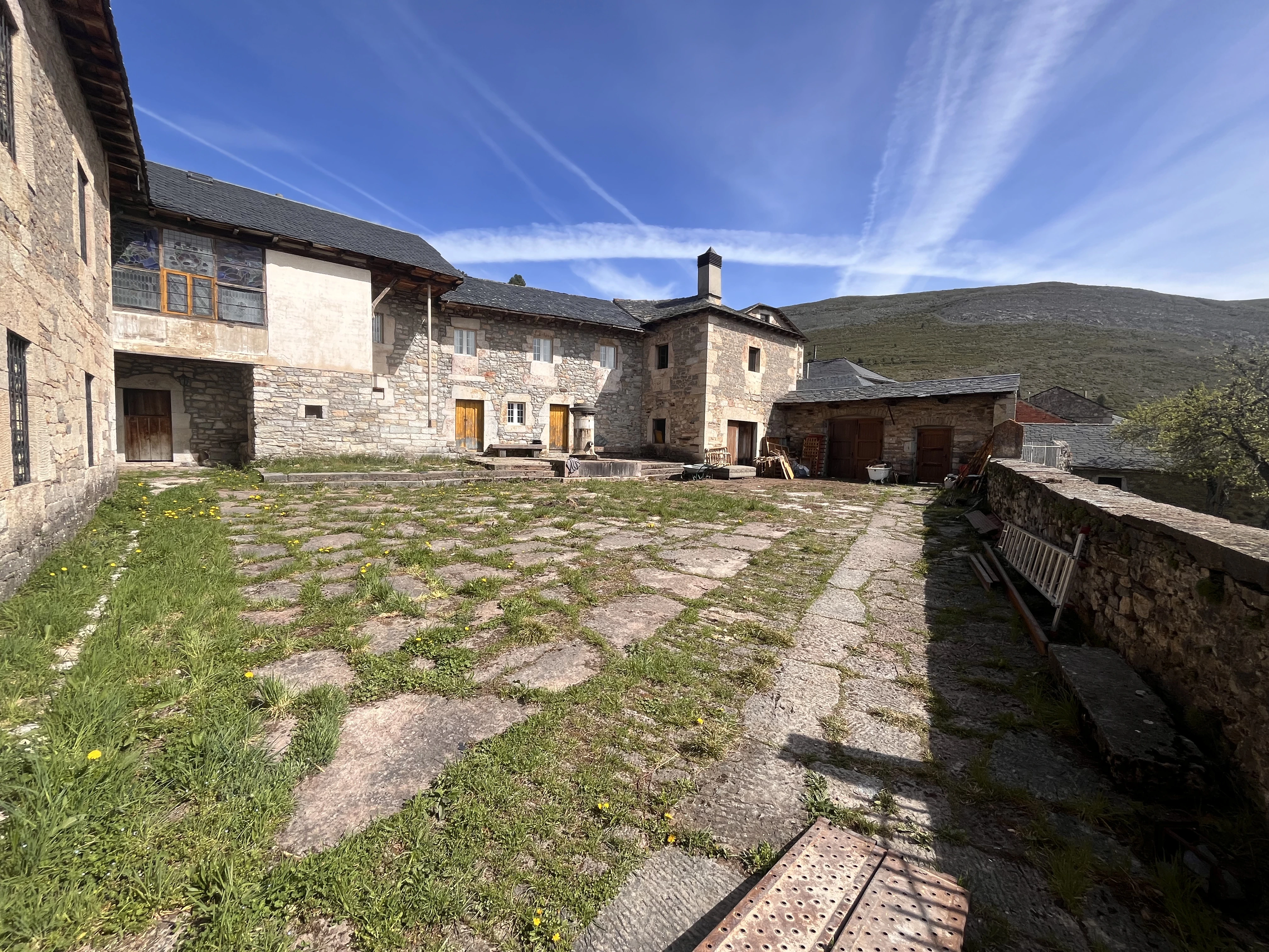 Casona de piedra centenaria de Aire de Babia